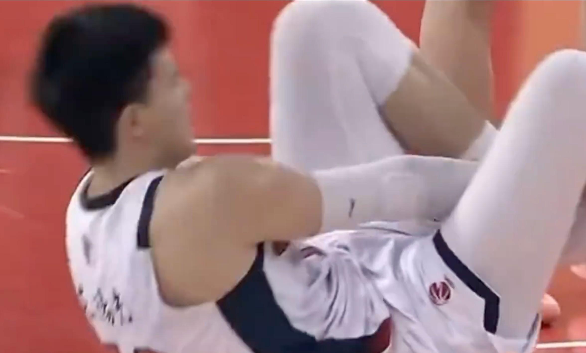 比分直播-脚踝扭伤，随队记者：焦泊乔问题不大，赛后还参加了新闻发布会