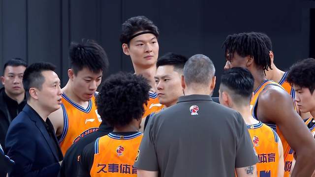 足球比分-上海男篮3连胜升至第2,北京残阵差距大,白边16+14 洛夫顿被弃用