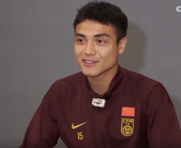 足球比分-吾米提江谈小球迷落泪:我差点眼泪也掉下来,很开心起到榜样作用